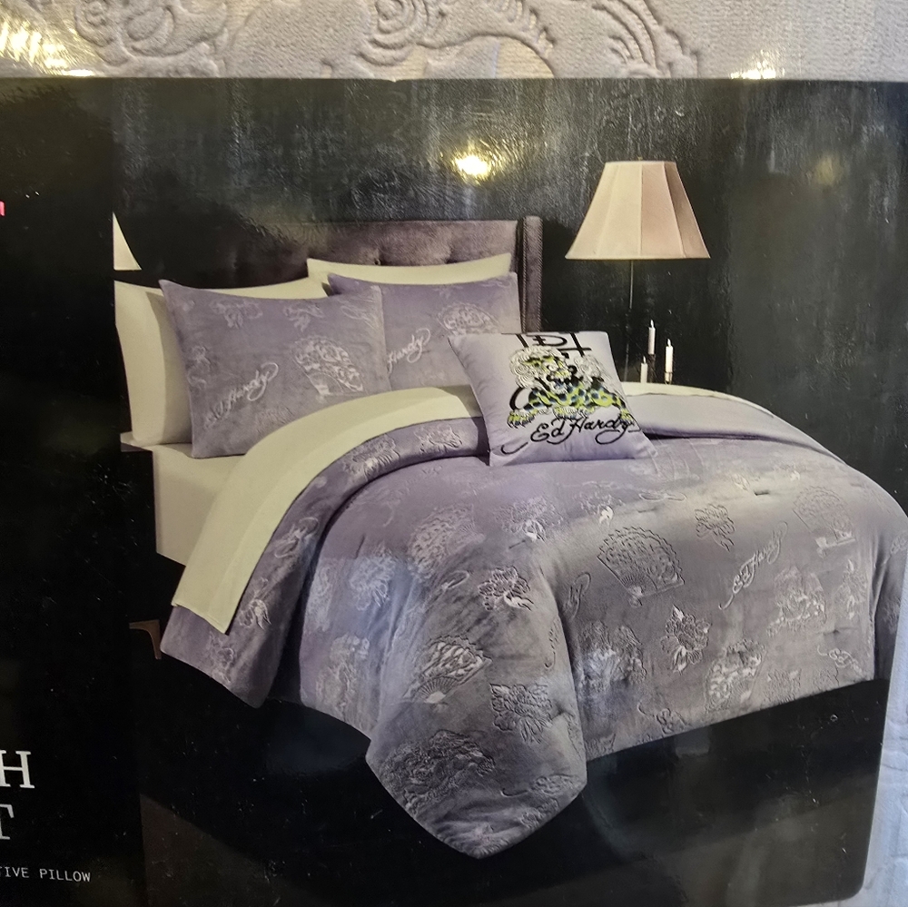 Ed Hardy 4 piece full/queen Lilac luxurious plush comforter set new